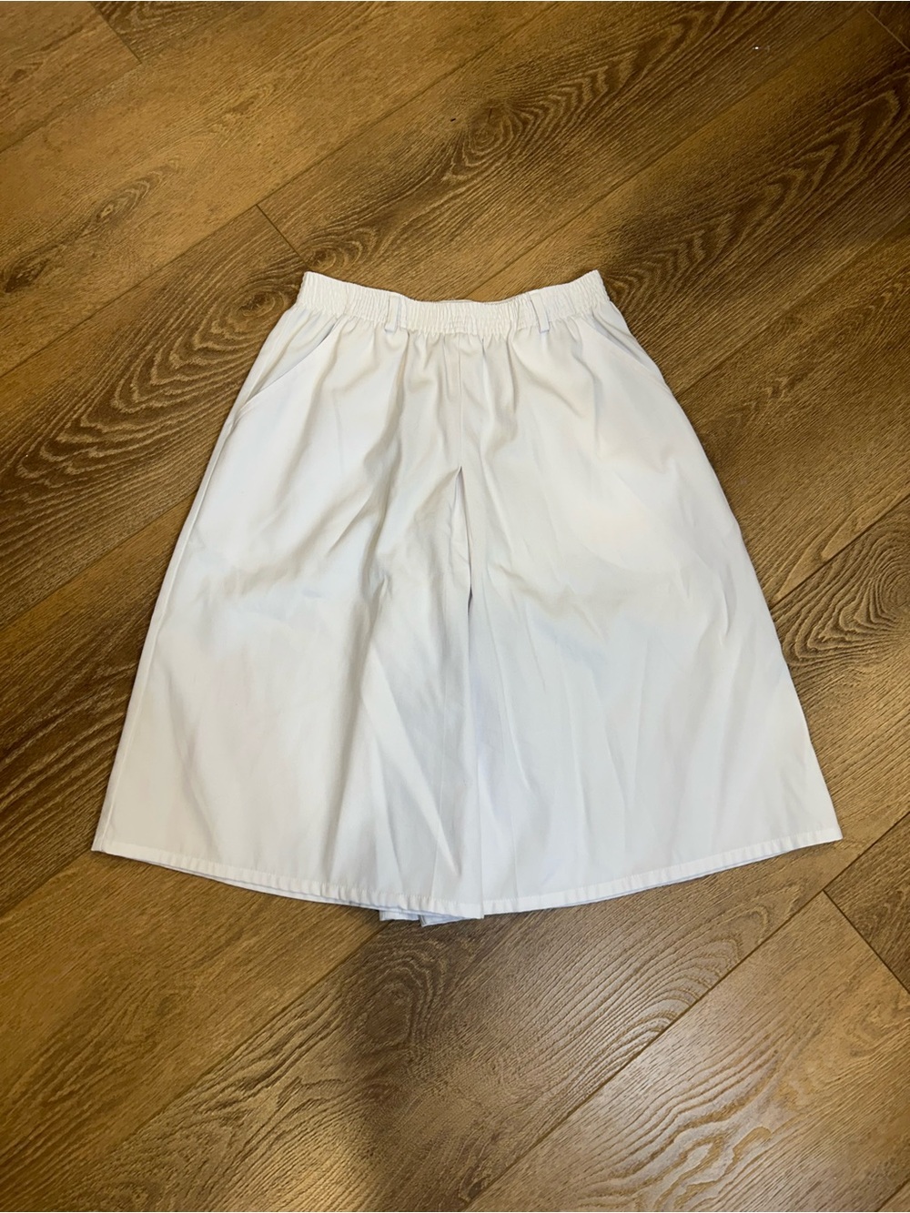 Vintage White Elastic-Waist Women's Bermuda Shorts sz xs/s - wide leg pleated